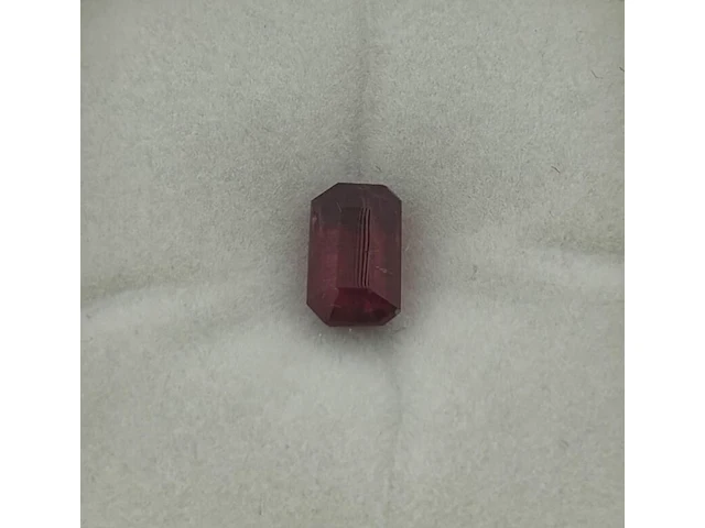 Toermalijn 1.39ct, duivenbloed rood - afbeelding 1 van  4