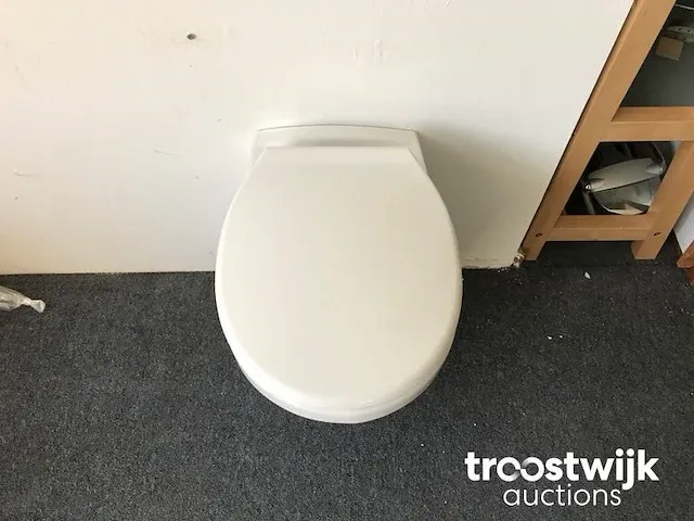 Toilet - afbeelding 2 van  6