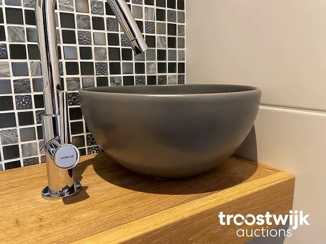 Toilet - afbeelding 6 van  14