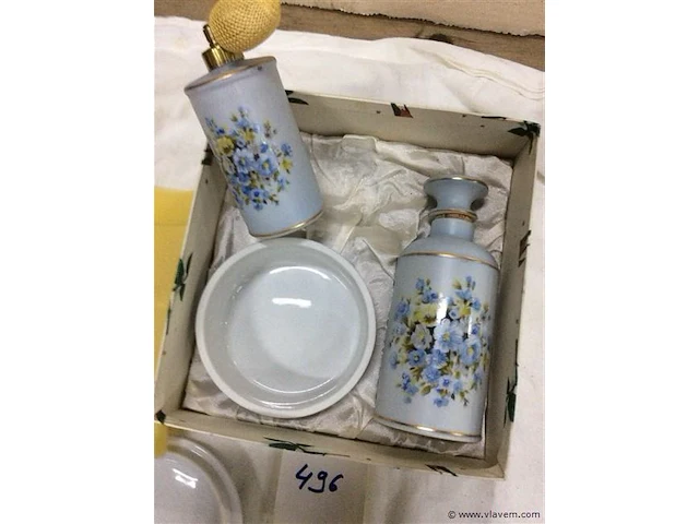 Toiletset vintage in doos - afbeelding 2 van  3