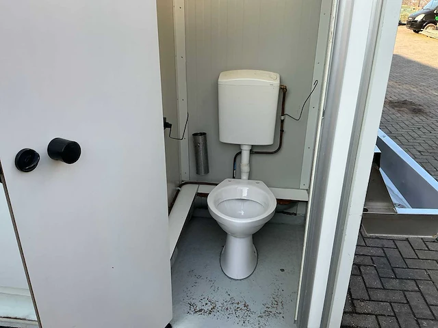 Toiletunit / container / toiletwagen - afbeelding 5 van  21