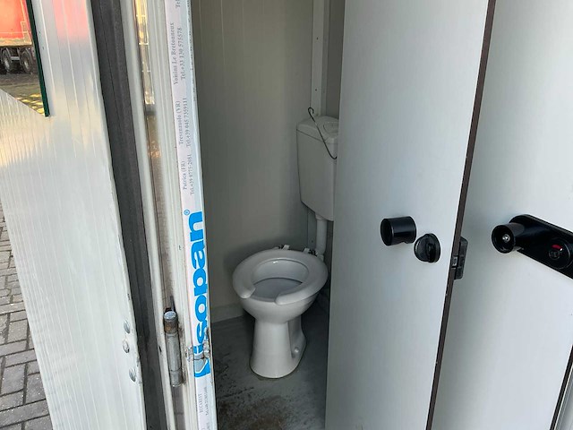 Toiletunit / container / toiletwagen - afbeelding 3 van  21