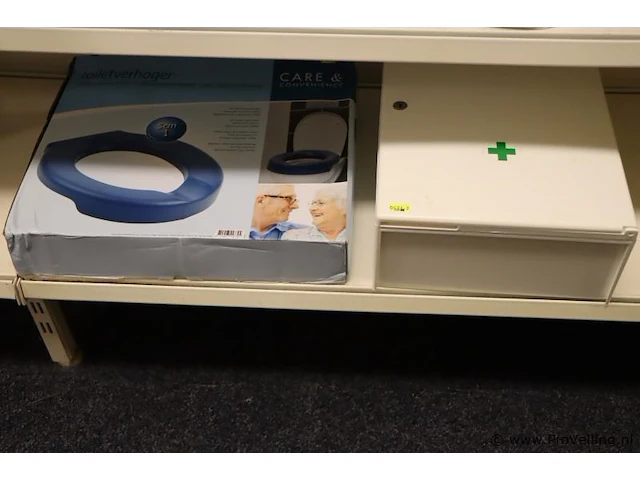 Toiletverhoger & medicijnenkast - afbeelding 1 van  4