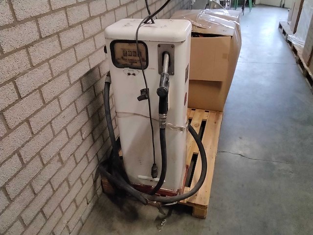 Tokheim - 1950 - authentieke dieselpomp - afbeelding 1 van  8