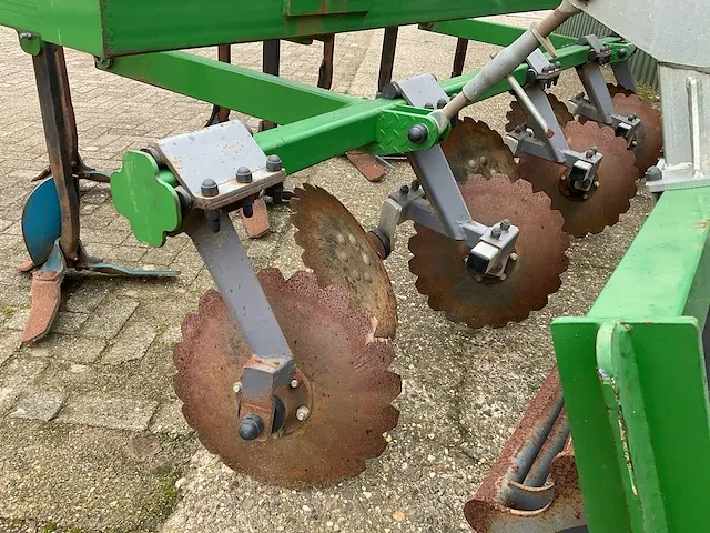 Tolmet delta vleugelschaarcultivator - afbeelding 12 van  12