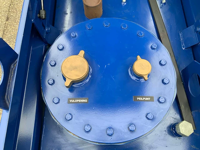 Tolsma ibc300 dieselolietank met inhoud - afbeelding 8 van  11
