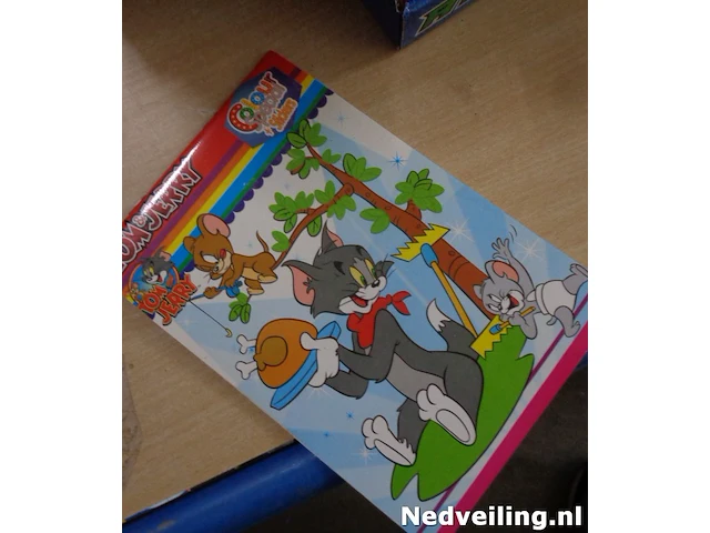 Tom & jerry colour special met stickers - afbeelding 1 van  3