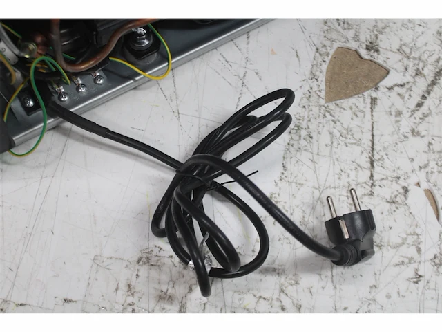 Tomado tlt4702w tafelmodel koelkast 93 liter 3 draagplateau's energielabel e wit - afbeelding 8 van  8