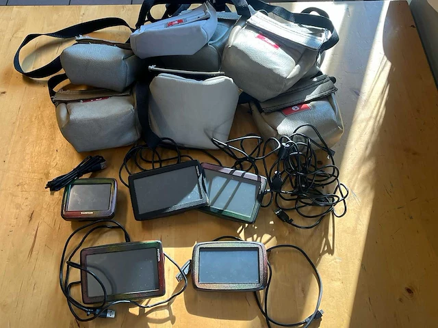 Tomtom navigaties (5x) - afbeelding 1 van  4
