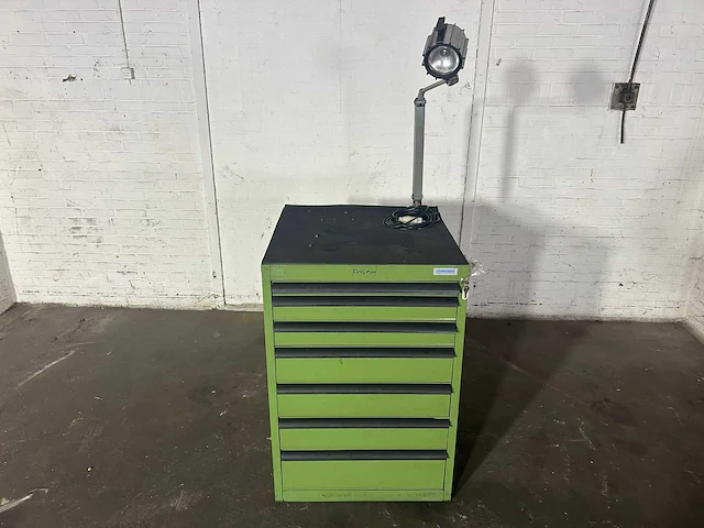 Tool cabinet with lamp - afbeelding 1 van  6