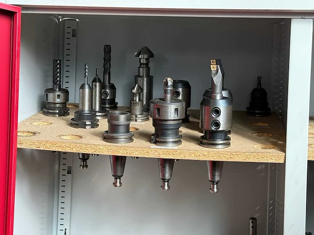 Tooling cabinet with double doors and sk40 holders - afbeelding 1 van  8