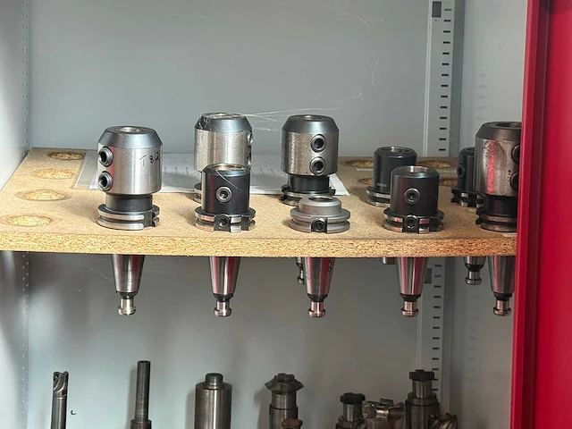 Tooling cabinet with double doors and sk40 holders - afbeelding 4 van  8