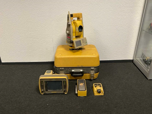 Topcon total station lps bulldozer systeem - afbeelding 1 van  13