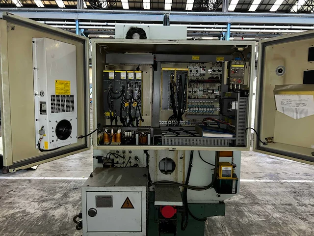 Topper - tmv510t - cnc vertical machine centre - 2001 - afbeelding 8 van  23