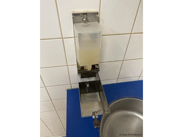 Tork handdoekdispenser & rvs zeepdispenser - afbeelding 3 van  5