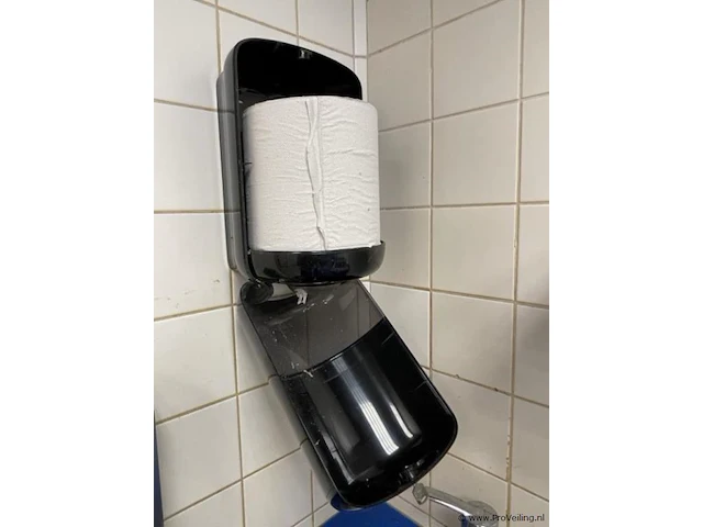 Tork handdoekdispenser & rvs zeepdispenser - afbeelding 5 van  5