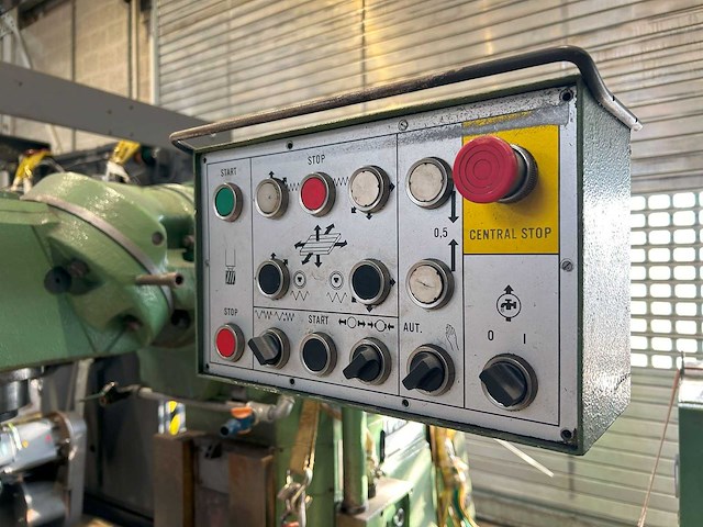 Tos - fgh 32 - universal milling machine - afbeelding 6 van  9