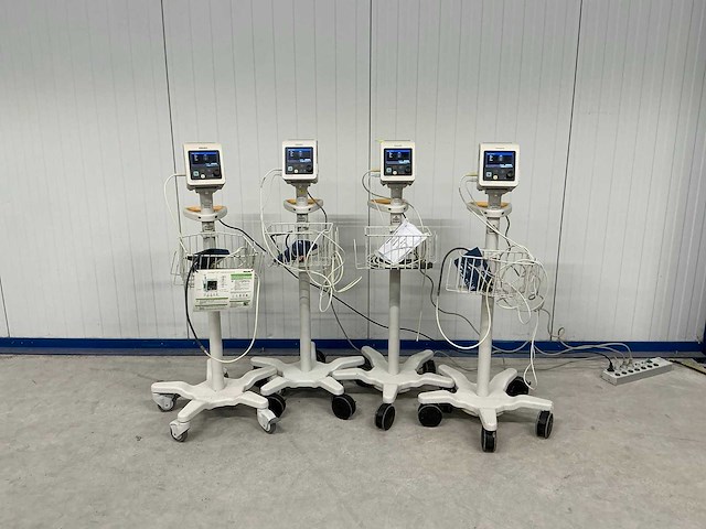 Toshiba - aplio 500 - patiëntmonitor (4x) - afbeelding 1 van  2