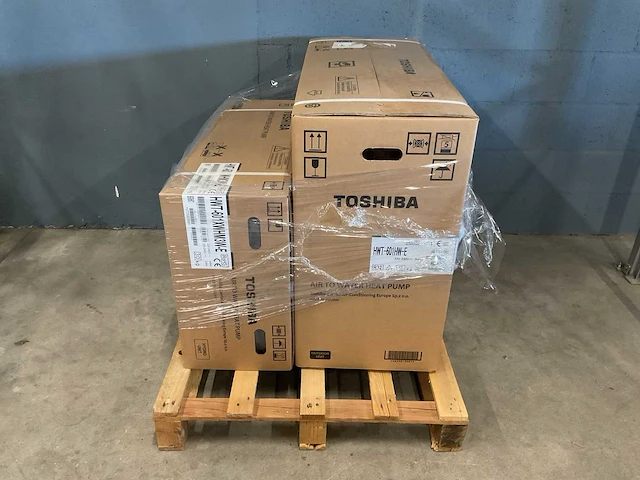 Toshiba - r32 estia - hwt-601hw-e / hwt-601xwhm3w-e - lucht-water warmtepomp set - afbeelding 4 van  6