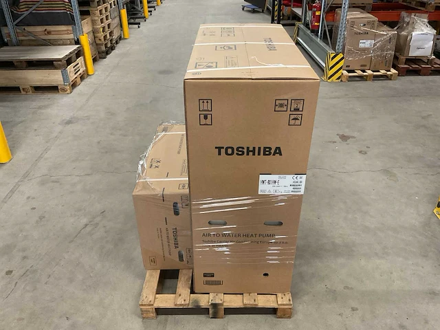 Toshiba - r32 estia - hwt-801hw-e / hwt-1101xwhm3w-e - lucht-water warmtepomp set - afbeelding 4 van  6