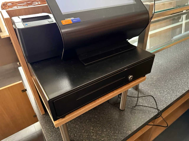 Toshiba mt 6140 a3r kleuren touchscreen kassasysteem met bonnenprinter en pinautomaat - afbeelding 4 van  9