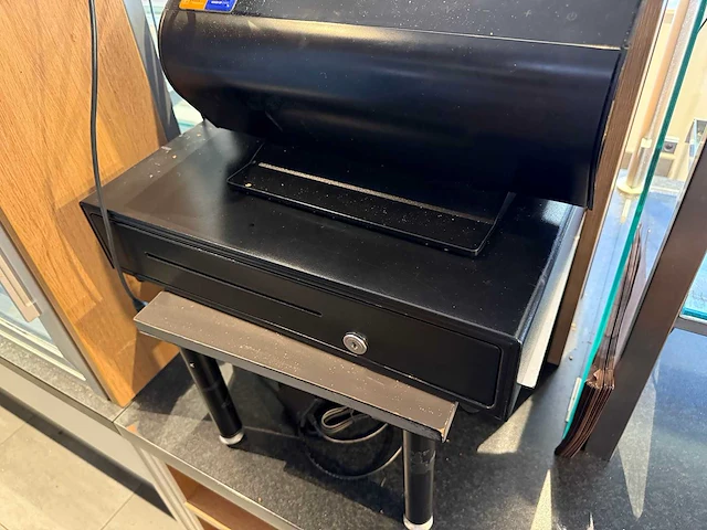Toshiba mt 6140 e3r kleuren touchscreen kassasysteem met bonnenprinter en pinautomaat - afbeelding 3 van  8