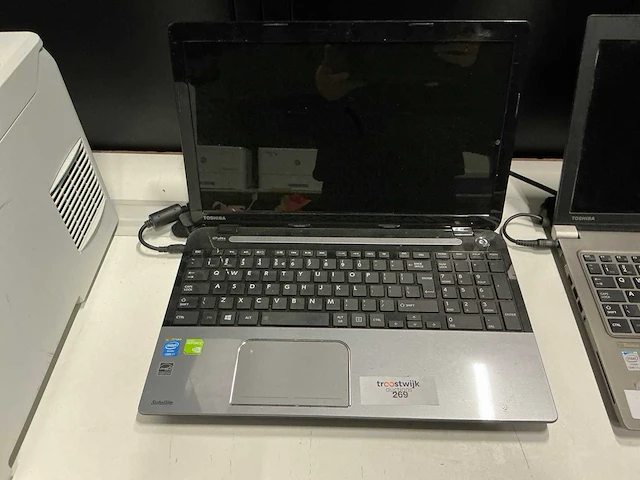 Toshiba satellite laptop - afbeelding 1 van  2