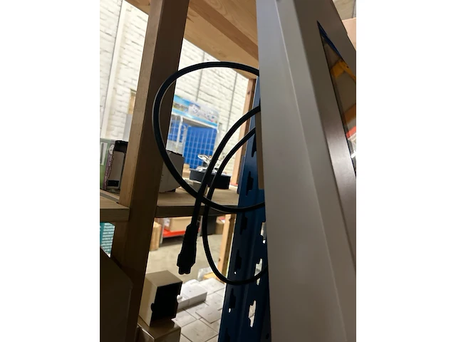 Touchscreen/verkoopzuil met scanner - afbeelding 2 van  4