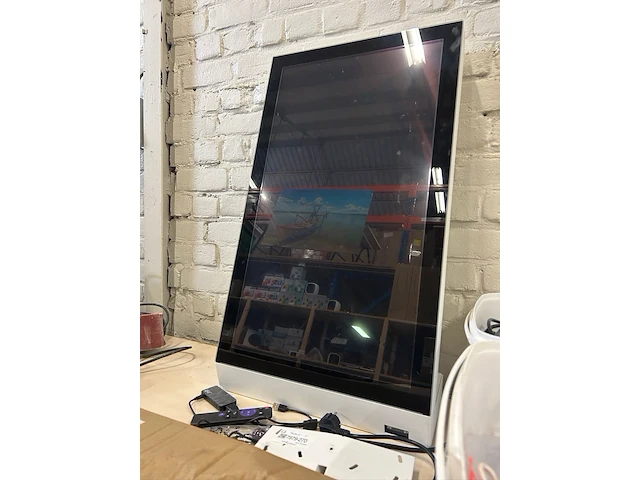 Touchscreen/verkoopzuil met scanner - afbeelding 1 van  6