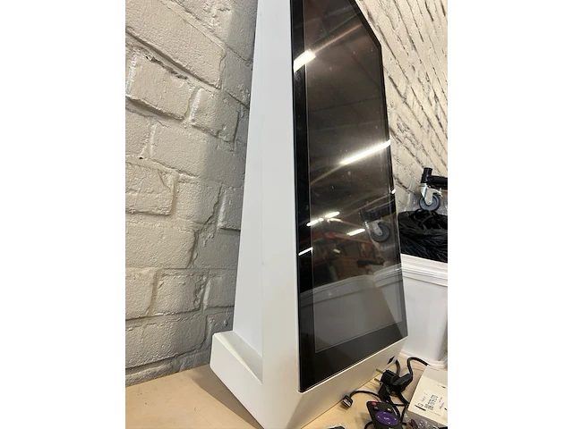 Touchscreen/verkoopzuil met scanner - afbeelding 4 van  6