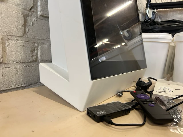 Touchscreen/verkoopzuil met scanner - afbeelding 5 van  6