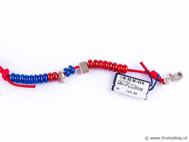Touwarmband met zilveren bedeltjes - afbeelding 3 van  3