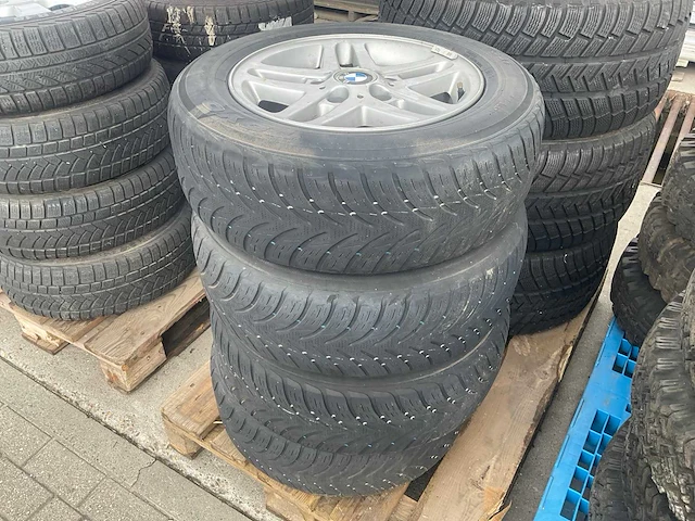 Toyo autoband met bmw velg 195/65 r15 (4x) - afbeelding 1 van  6