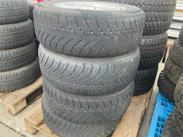 Toyo autoband met bmw velg 195/65 r15 (4x) - afbeelding 2 van  6