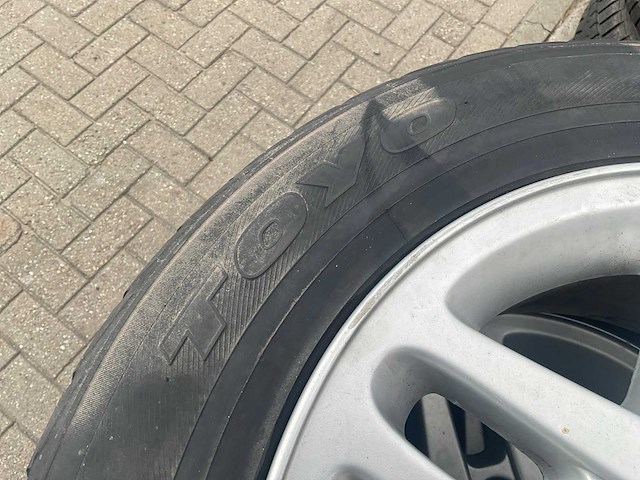 Toyo autoband met bmw velg 195/65 r15 (4x) - afbeelding 7 van  7