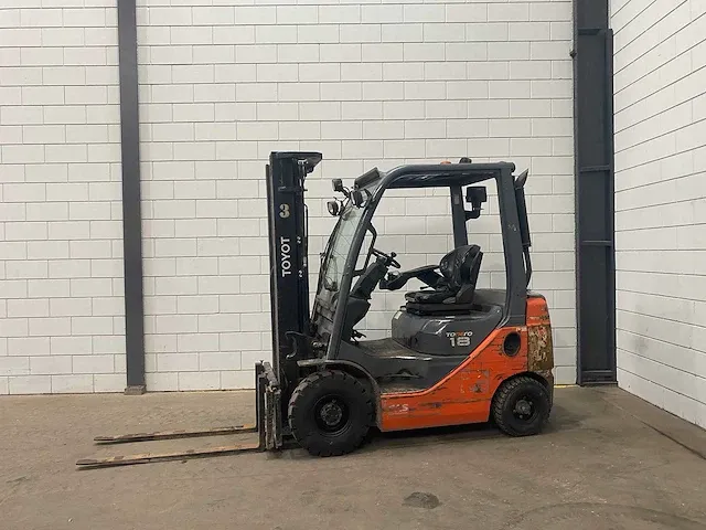 Toyota - 02-8fdf18 - vorkheftruck - 2018 - afbeelding 1 van  14