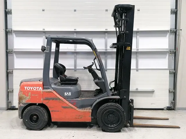 Toyota - 02-8fdf30 - vorkheftruck - afbeelding 2 van  10