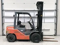 Toyota - 02-8fdf30 - vorkheftruck - afbeelding 2 van  10