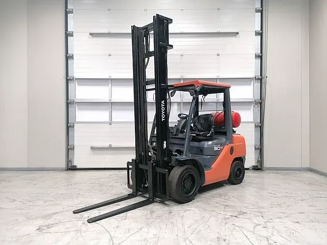 Toyota - 02-8fgf30 - vorkheftruck - afbeelding 1 van  10