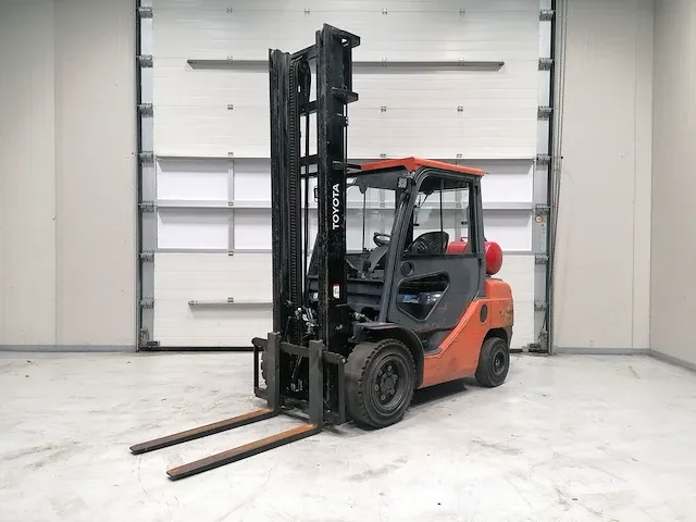 Toyota - 02-8fgf30 - vorkheftruck - afbeelding 1 van  10