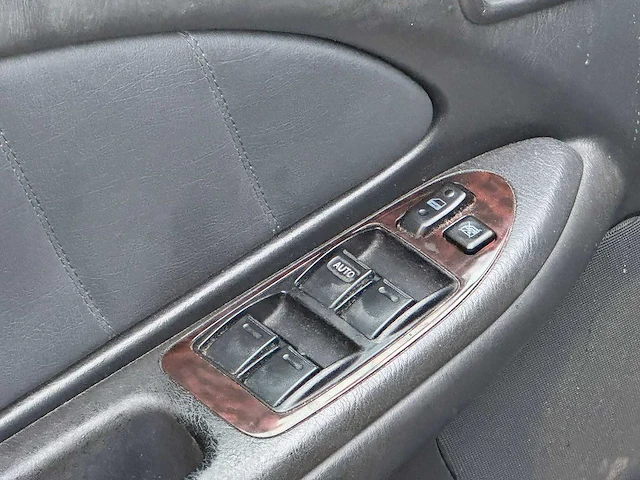 Toyota - 2002 - avensis - 2.0-16v executive - afbeelding 5 van  14