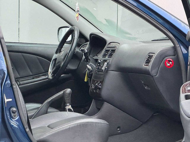 Toyota - 2002 - avensis - 2.0-16v executive - afbeelding 6 van  14
