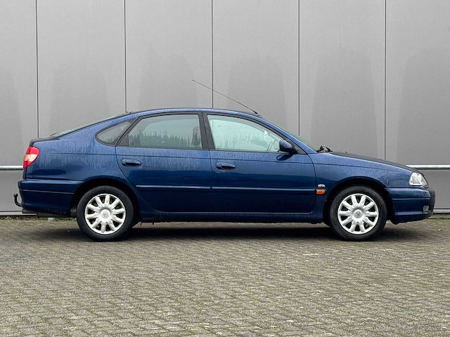 Toyota - 2002 - avensis - 2.0-16v executive - afbeelding 8 van  14