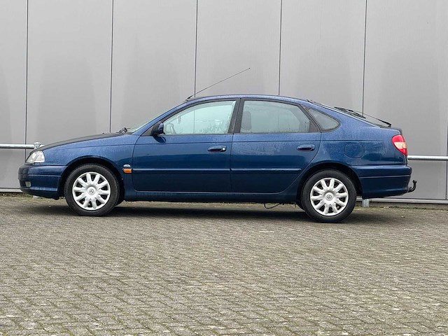 Toyota - 2002 - avensis - 2.0-16v executive - afbeelding 11 van  14