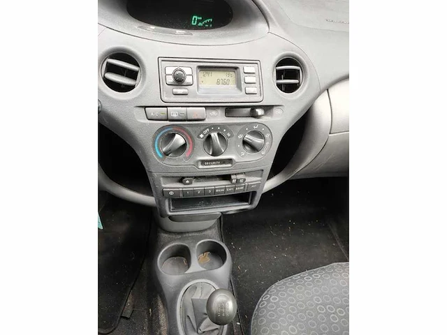 Toyota - 2003 - yaris - 1.0 vvt-i - 8-zkx-02 - afbeelding 4 van  17