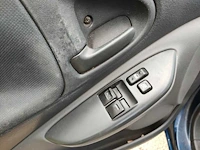 Toyota - 2003 - yaris - 1.0 vvt-i - 8-zkx-02 - afbeelding 7 van  17