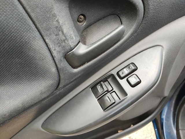 Toyota - 2003 - yaris - 1.0 vvt-i - 8-zkx-02 - afbeelding 7 van  20