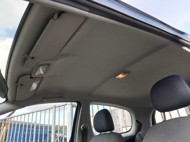 Toyota - 2003 - yaris - 1.0 vvt-i - 8-zkx-02 - afbeelding 18 van  20