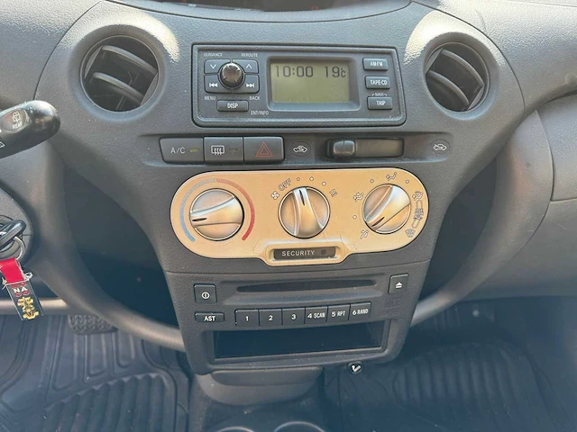 Toyota - 2003 - yaris - 1.0 vvt-i terra mmt - sf-779-t - afbeelding 2 van  11
