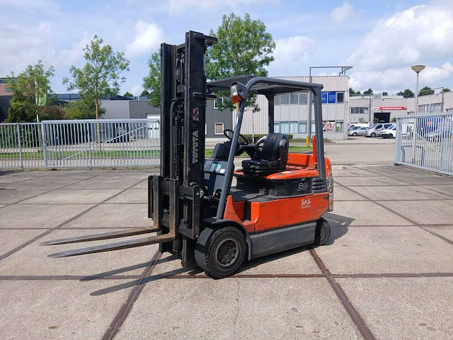 Toyota - 2008 - 7fbmf30 - vorkheftruck - afbeelding 1 van  11